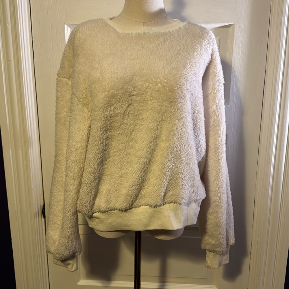 White Fluffy Sweater/Crewneck